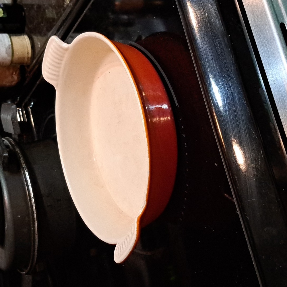 LE Creuset France round cast-iron casserole #22